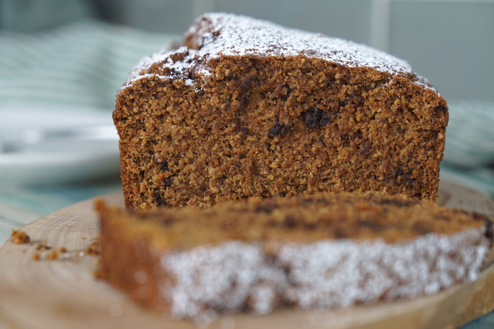 Gingerbread loaf cake slice