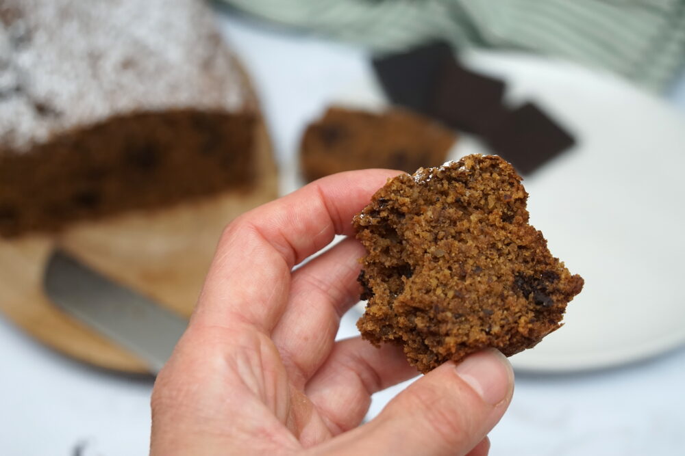 Gingerbread loaf slice