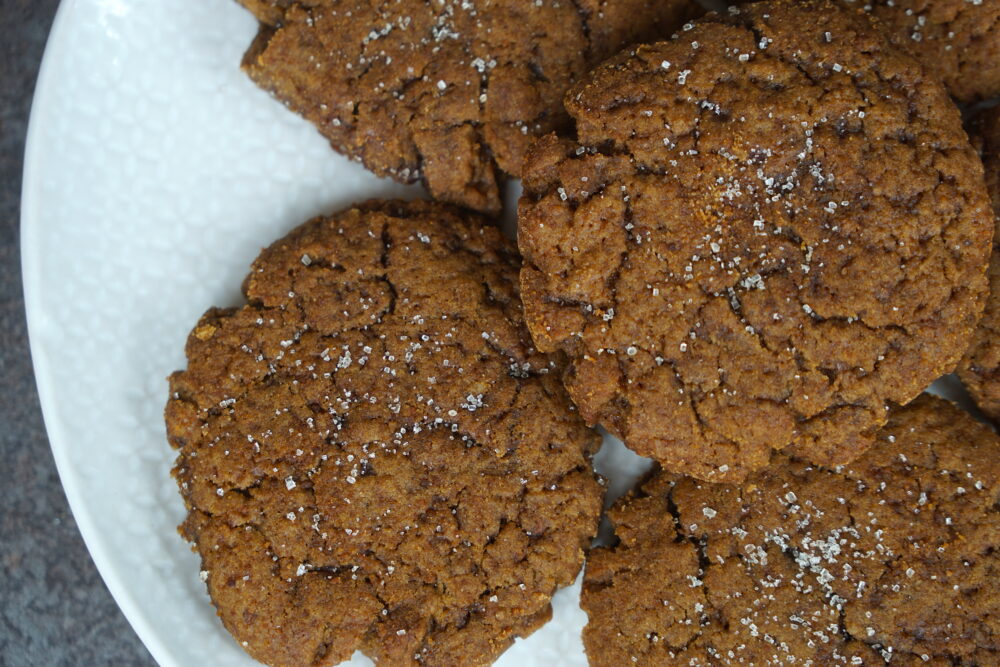 close up of ginger crackle cookies