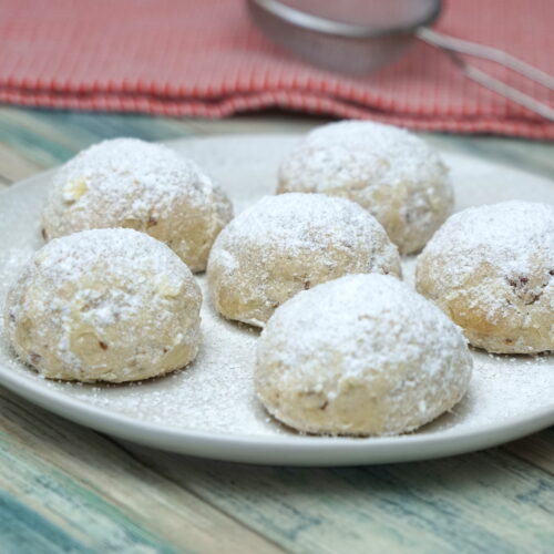 plate of snowball cookie